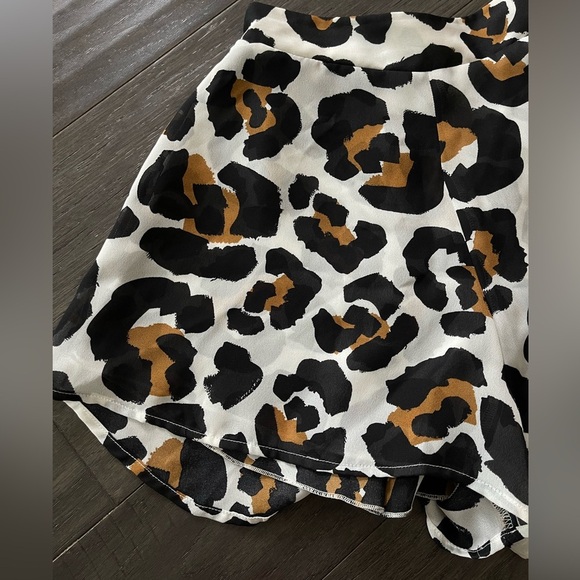 Show Me Your MuMu Black and Brown Leopard Pattern Shorts Flared Size Women Small - Picture 5 of 8